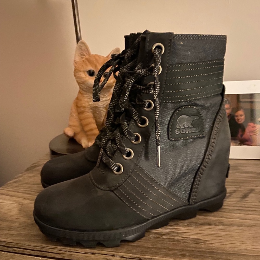 Sorrel size 7 wedge boots